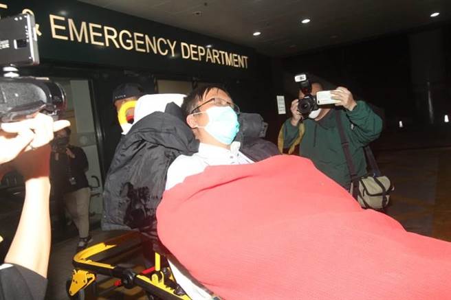 谭凯邦不适送医。（取自东网）