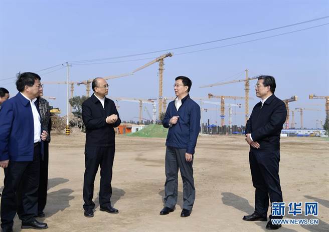 中国银保监会主席郭树清今表示，房地产领域的核心问题还是泡沫比较大，金融化泡沫化倾向比较强，是金融体系最大灰犀牛，很多人买房不是为了居住，而是为了投资投机，这是很危险的。（图／新华社）