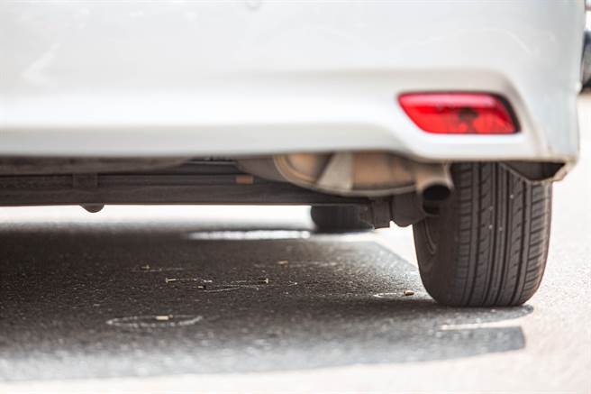 现场满地弹壳。（袁庭尧摄）