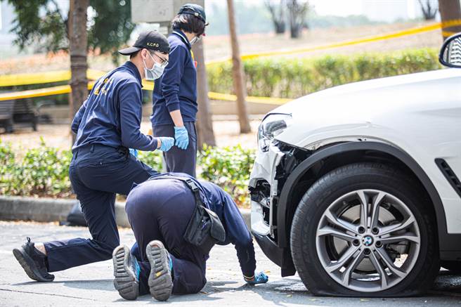 鑑识人员详细採证中。（袁庭尧摄）