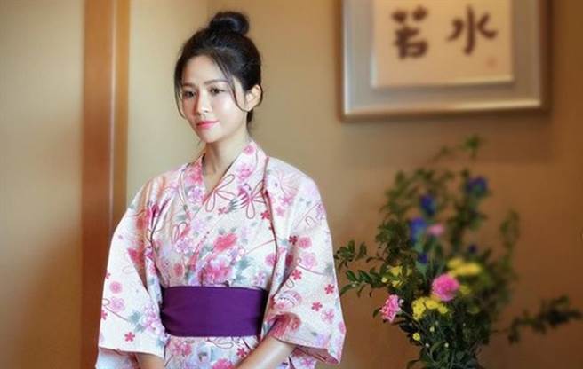 吳怡霈在Podcast大聊日本人體壽司。（圖／IG@吳怡霈）