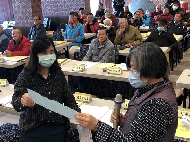 金门县农会第13届理、监事选举由44位会员代表以无记名连记投票法进行投票。（李金生摄）