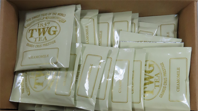 食药署今天公布最新边境查验不合格名单，知名茶品牌TWG洋甘菊茶被验出农药违规，日本进口的玄米茶、京都绿茶也被因农药超标遭拦下，违规产品通通遭退运销毁，并未流入市面。（图／食药署提供）