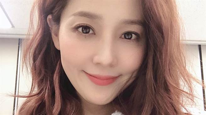 柳真近日登上時尚雜誌封面，大秀性感好身材。（圖／IG@eugene810303 ）