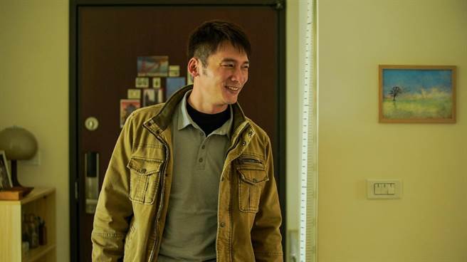 溫昇豪劇中飾演消防員。（公視提供）