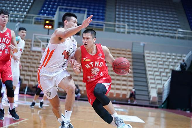 台师大陈又玮今天缴出19分、9篮板、6助攻全面表现。（大专体总提供）