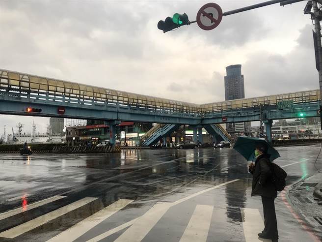 座落在火车站前「基一信陆桥」预计20、21日拆除。（陈彩玲摄）