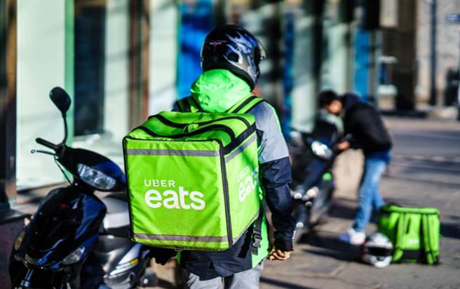 网友因锅物太烫受伤，UberEats允诺全额退款。（示意图／Shutterstock）