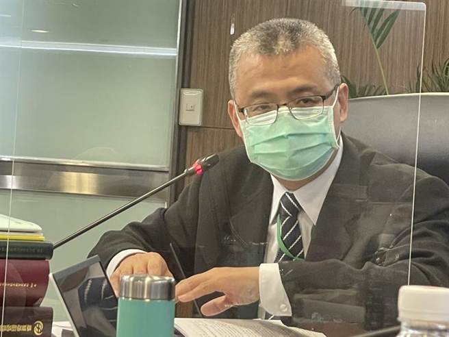 金管会综规处处长林志宪宣布，核准机器人理财进沙盒实验，可定期定额投资美国ETF。（图／魏乔怡）
