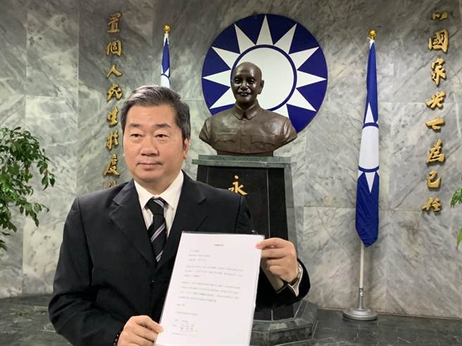 国民党基隆市党部前主委黄希贤宣布退出国民党。（读者提供／陈彩玲基隆传真）