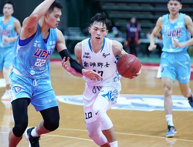 高师林子洧（中）攻下21分，可惜未能助队击败健行。（大专体总提供）