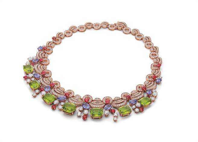 寶格麗BAROCKO系列橄欖石、紅寶石與坦桑石項鍊，約1971萬1000元。（BVLGARI提供）