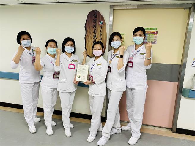 南投医院创友善共聘看护制度，减轻病患家属负担。（南投医院提供／廖志晃南投传真）