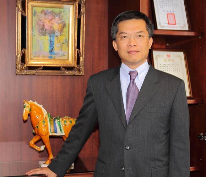 （曾任第一金投信总经理、臺银人寿总经理，现为亚太青年创新创业协会会长邱华创，分享对于台湾不动产证券化REIT商机与展望。 图／资料照） 
