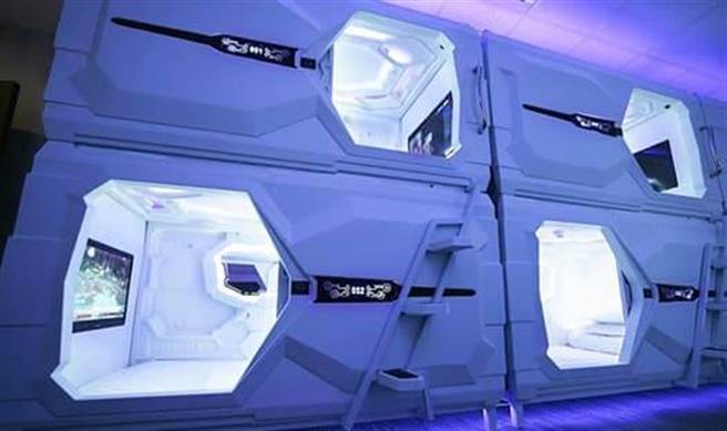 杨佑寧陪你睡！电影「复身犯」联名订房网打造科幻旅宿 邀您玩游戏拿大奖。（AsiaYo提供／吴康玮台北传真）