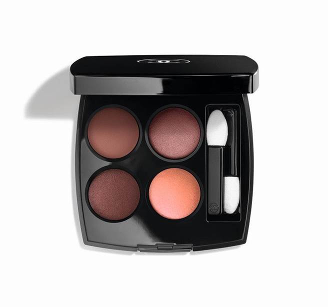 香奈儿4色眼影＃354回忆2g，2250元。（香奈儿提供）