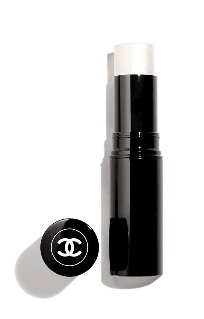 香奈儿水润聚光棒 贝壳光 ，1620元。（香奈儿提供）