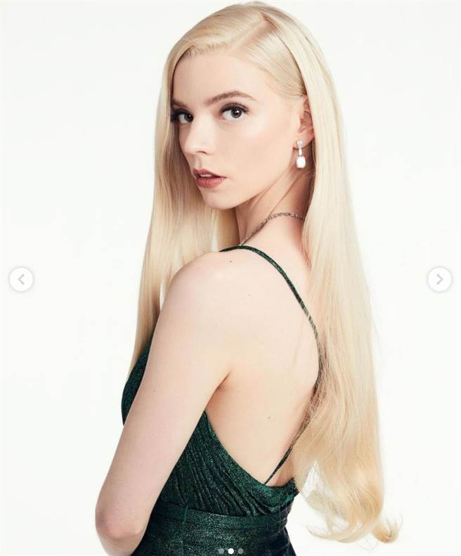 金球視后安雅泰勒喬伊使用用迪奧彩妝打造70年代復古妝容。（翻攝自anyataylorjoy IG）