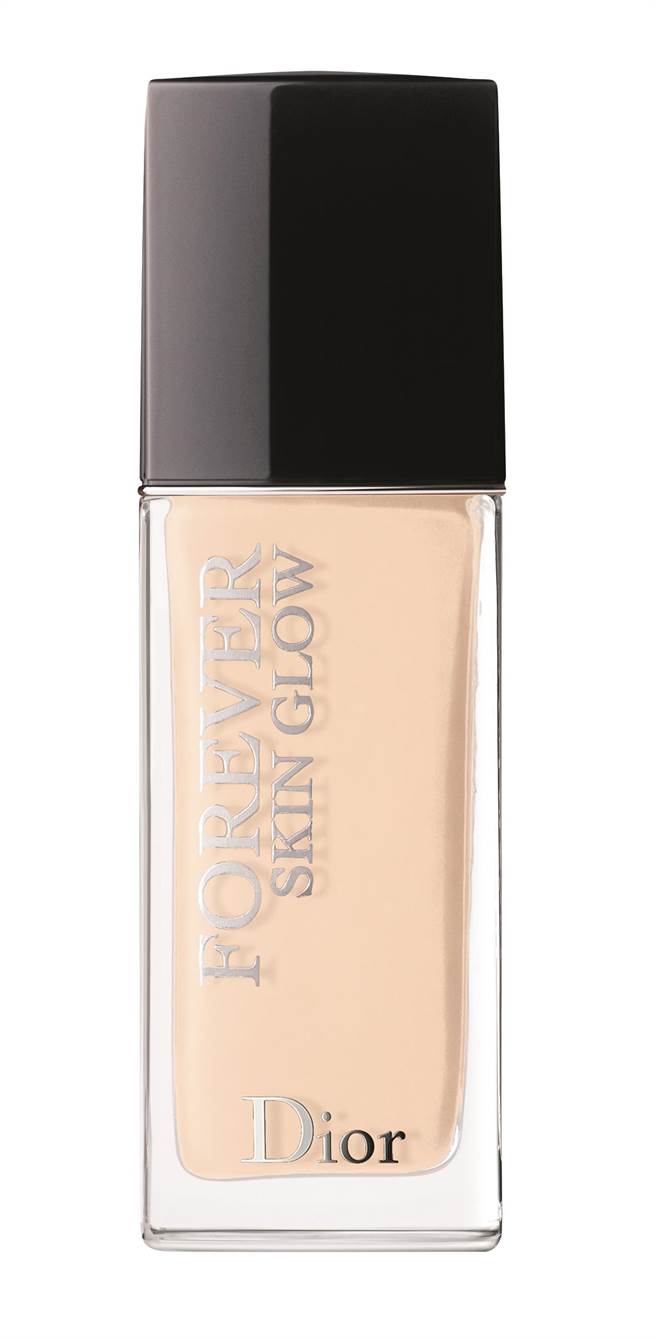 迪奧超完美持久柔光粉底液＃0N，2350元。（迪奧提供）