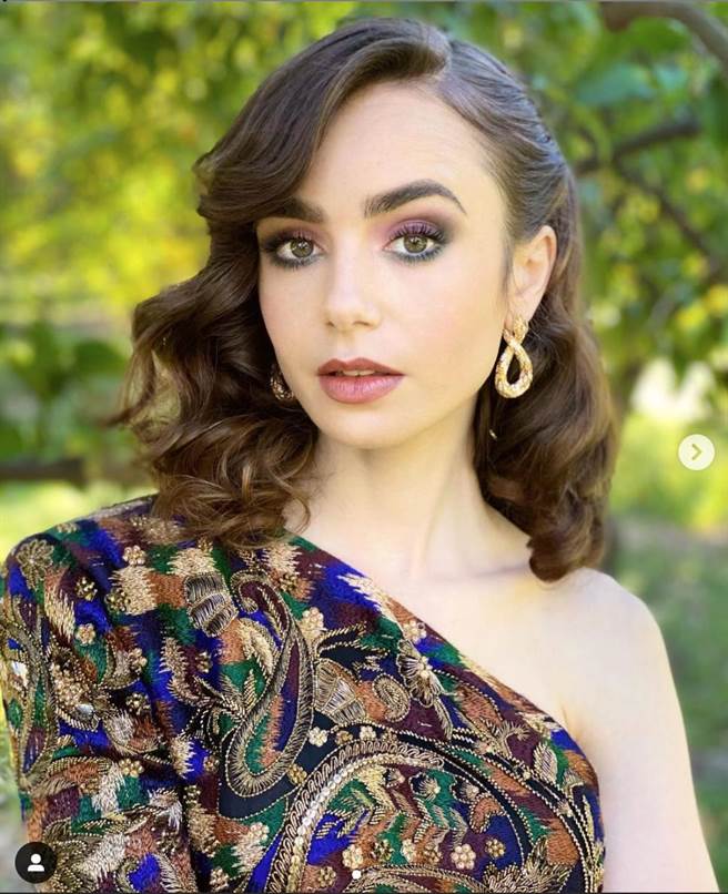 彩妆师使用兰蔻彩妆为莉莉柯林斯打造金球妆容。（翻摄自fionastiles IG）