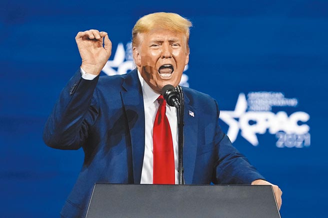 美国前总统川普下台后首次復出，并在演讲中暗示他将参加2024年总统选举。（美联社）