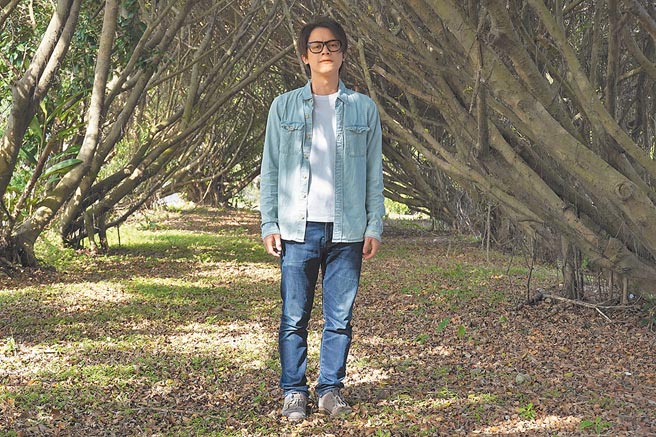 知名YouTuber How How 以逗趣方式拍摄厂商业配影片闻名，曾撰书《How Fun！如何爽当YouTuber：一起开心拍片接业配！》，详细解析YouTuber要件。(摘自脸书)