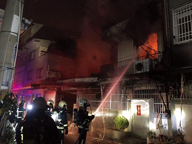 台中太平区永丰路巷弄内的透天厝，1日凌晨3点多发生火警，视障女子逃生不及命丧火窟（台中市消防局提供／冯惠宜台中传真）