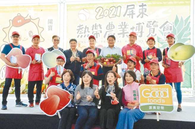 屏东县举办蜜枣与莲雾评鑑，为市场添买气，也为民眾挑选出好吃又适合送礼的果品。（林和生摄）