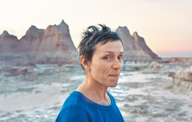 《游牧人生》由法兰西丝麦朵曼主演。（探照灯影业提供）