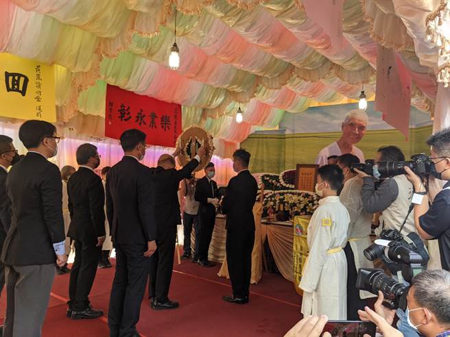 行政院長蘇貞昌也出席崑濱伯告別式。（莊曜聰攝）