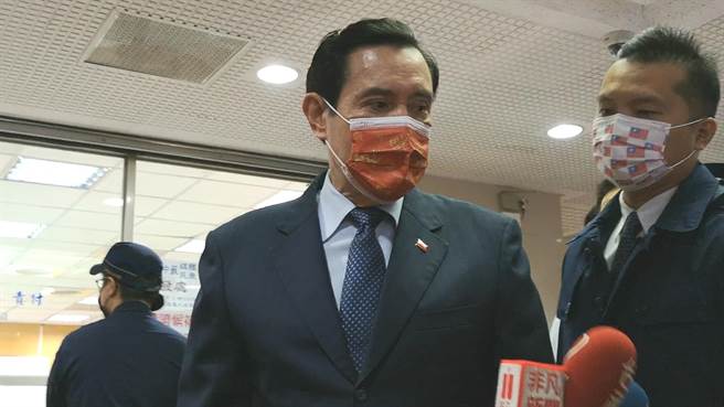 国民党智库副董事长连胜文提党主席不应兼公职，前总统马英九3日受访表示：「国民党章并没有规定一定不可兼，见仁见智。」（黄捷摄）