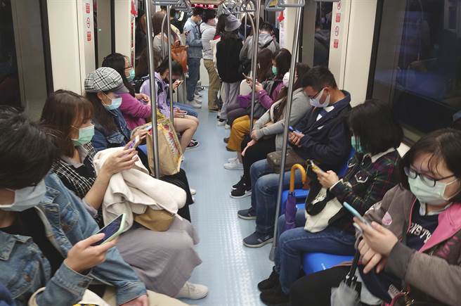 台等亞洲防疫模範生疫苗打得慢 華爾街日報：恐延後經濟全面復甦。(圖/美聯社)