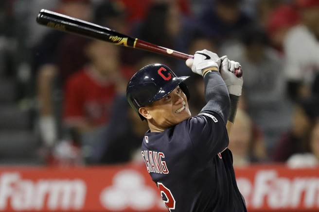 张育成今天在热身赛先发守三垒，仍未击出安打。（美联社资料照）