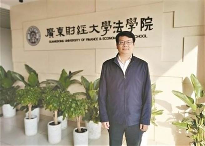 大陸全國政協委員魯曉明建議調低男女結婚法定年齡至18歲。（取自東網）