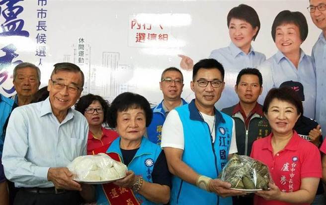 廖了以（左一）是台中红派大老，江启臣（右二）被视为少主。（陈淑娥摄）