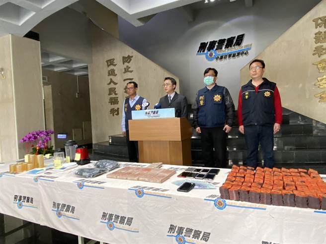 警方成功缉毒，毒枭意图「一帆风顺」贩毒获暴利，栽在警方手中，阴沟里翻船。（卢金足摄）