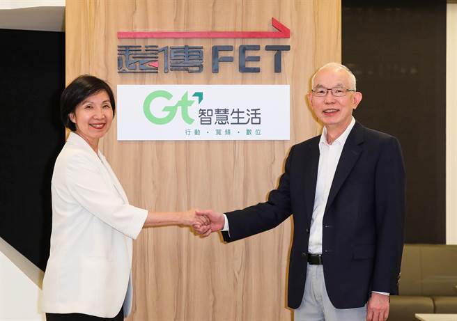 远传总经理井琪（左）与亚太电信总经理黄南仁。（黄琮渊摄）