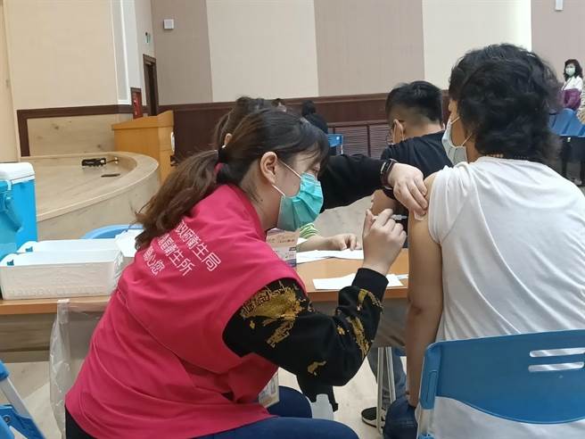 桃流感疫苗仍有逾3万剂，将深入入大学和工厂施打。(蔡依珍摄)