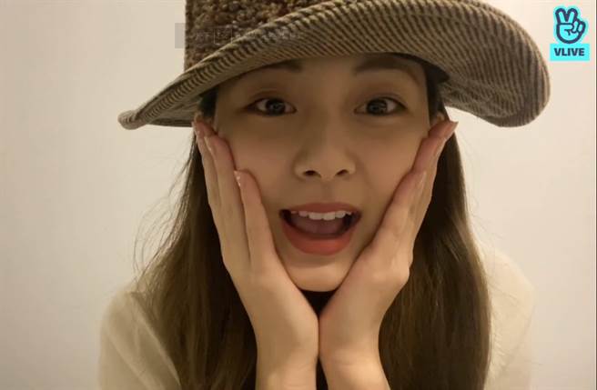 子瑜日前开播，贴心放送「截图时间」。(翻摄自VLIVE「TWICE」频道)

