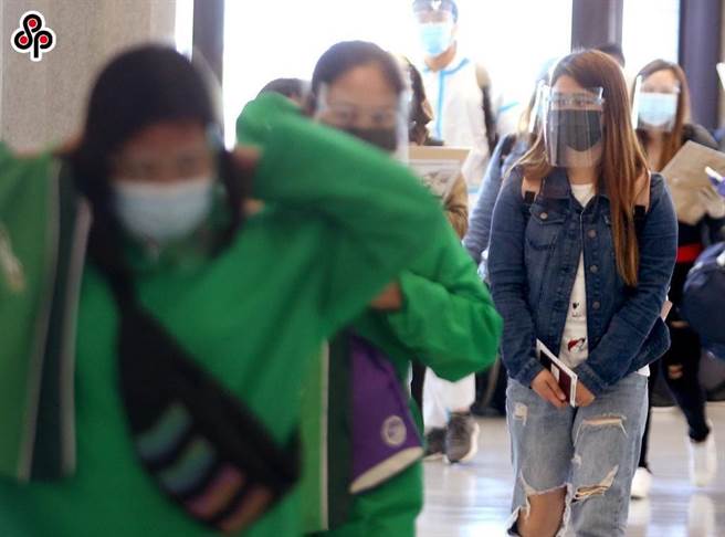 工商團體近日拜會總統蔡英文，提及希望放寬現行產業移工只能在台灣待12年的上限。（報系資料照）