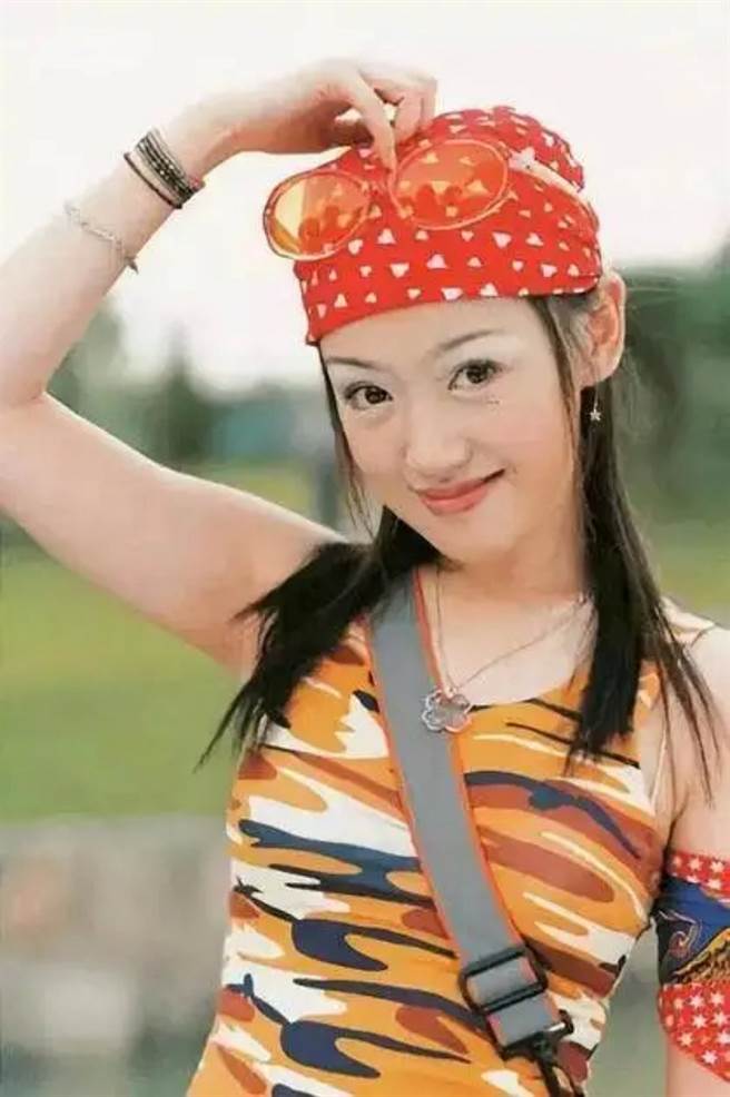 薛佳凝在《涩女郎》中饰演主角之一哈妹。(图/ 摘自微博)