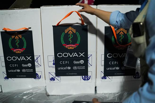 COVAX机制加速推动 5月底前为142国送2.37亿剂AZ疫苗。(图/路透)