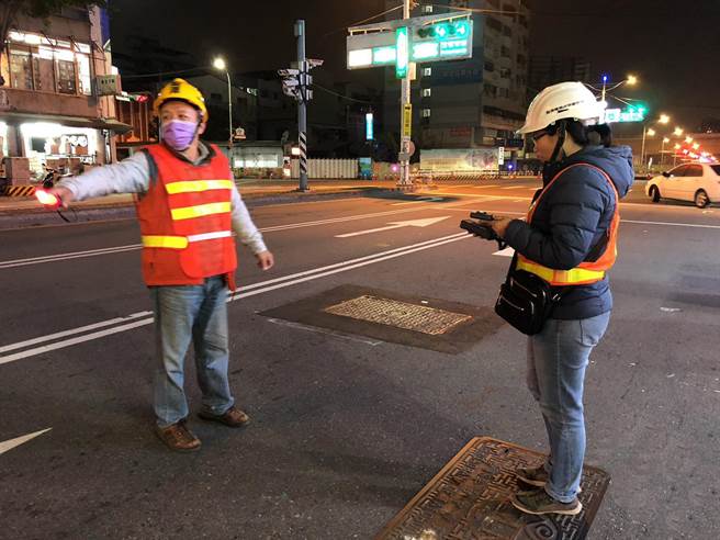台中市府强化重要道路、18所大专院校照明环境，夜间用路更安全。（台中市府提供／卢金足台中传真）