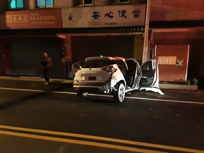 彭姓女子疑因酒后驾车，2日深夜发生一连串事故。（翻摄照片／庄旻静新竹传真）