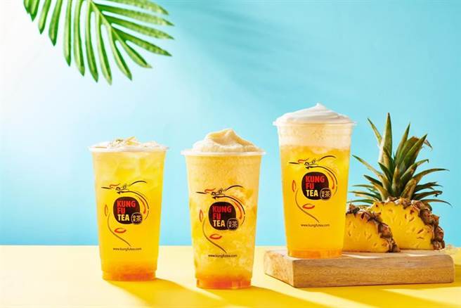 （美國功夫茶有兩款鳳梨飲品，皆採用台農17號金鑽鳳梨」，喝得到果肉。圖／美國功夫茶提供）
