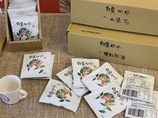 公馆乡农会与创业青年合作，推出「红枣咖啡」，刚上市就广受好评。（何冠娴摄）