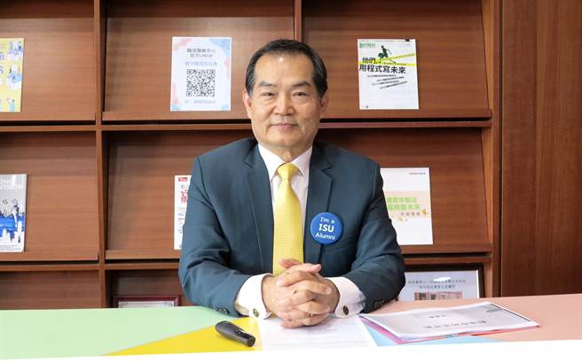 毕业于义大EMBA的校友洪国兴，鼓励同学把握金三角原则，逐步实现梦想。（义守大学提供／林雅惠传真）