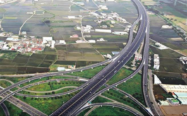 彰化县交流道特定区1963公顷，72％为农业区，为了加速解编，彰化县政府启动第4次通盘检讨，近期还要再办一场说明会。（彰化县政府提供／