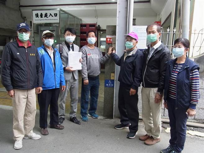 雲林縣虎尾鎮農會6名理事候選人，提告理事長丁榮義背信、違反農業法。（張朝欣攝）