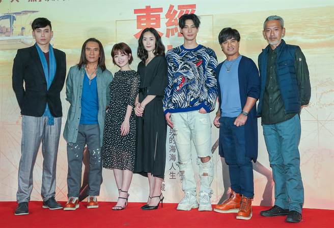 《东经北纬》剧组今出席电影首映会。（粘耿豪摄）